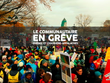 Photo d'une foule colorée, vêtu pour l'automne, à Québec. Le communautaire en grève Québec et Chaudière-Appalaches