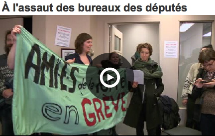Copie-écran du début du vidéo : bannière Amies de la Terre en grève. On voit surtout trois des manifestantes, dans un bureau vitré..