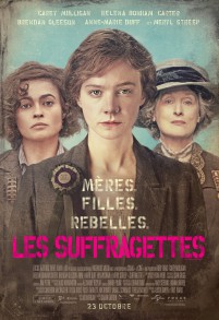 Affiche du film : trois femmes aux vestons brun-gris, cheveux bruns semi-longs, dont la première porte une brochette indiquant son implication politique. Mères, filles, rebelles.