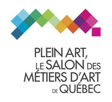 Logo : des petits carrés colorés sont collés un les autres, formant une sorte de « ligne » croche. Plein art, le Salon des métiers d'art de Québec