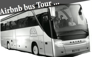 Affichette : photo noir-blanc un gros autobus voyageur, avec un logo de airbnb. « Airbnb Bus Tour ... »