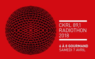 Affichette sur fond rouge vif foncé : une boule de métal tissé, soit le grillage d'un micro vu de près. « CKRL 89,1 Radiothon 2018 - 6 à 8 gourmand »