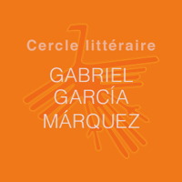Affichette sur fond orange. Cercle littéraire Gabriel Garcia Marquez. En arrière plan, un dessin symbolique simple représentant un oiseau à grand cou avec de grandes ailes et de grandes plumes arrières.
