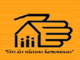 Logo sur fond orange ligné : dessin d'une main géante couvrante une petite maison à trois bonhommes. « Vers des relations harmonieuses »
