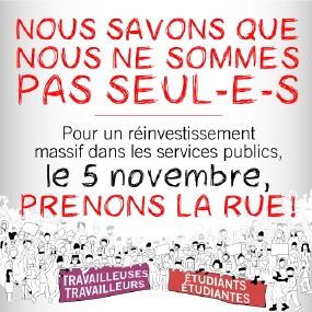 [Affichette : dessin de petits personnages simples formant le devant d'une manifestation avec des bannières Travailleurs Travailleuses Étudiants Étudiantes. - Nous savons que nous ne sommes pas seuls/seules. Le 5 novembre, prenons la rue !]