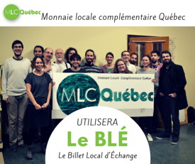[ Photo avec l'ajout des mots Le BLÉ : Billet Local d'Échange. Une vingtaine de personnes posent en groupe lors de l'assemblée constituante, tentant une bannière MLC Québec.]