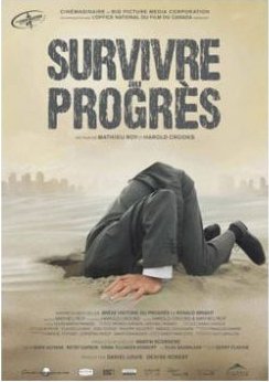 Affiche : sur fond beige, un homme en veston cravatte se plante la tête dans le sable. Survivre au progrès.