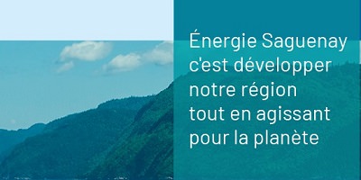 Bannière officielle sur fond d'une photo d'une colline verte : « Énergie Saguenay c'est développer notre région tout en agissant pour la planète ».