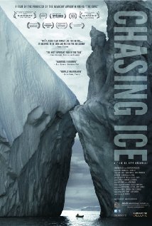 Affiche : deux icebergs se touchent, en bas, on voit un canot sur l'eau. 9 logos de prix cinématographiques. 