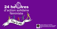 Affichette sur fond mauve uni : cinq petits personnages marchent en fil sur une banderole blanche « Pour la paix ». La lettre u est remplacée par un dessin rustique d'horlage dans « 24 heures d'action solidaire féministe ». - World March of Women - Marcha mundial de la mujeres - Marche mondiale des femmess