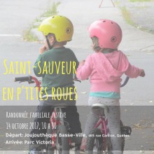 Affiche : photo de dos de deux enfants en vélo, casque jaune et casque rose. Il/Elle regardent quelque chose vers leur gauche. « Randonnée familiale festive ».