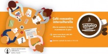 Bannière web sur fond orange caramel : dessin de quatre personnes autour d'une table ronde échangeant des papiers, cartes, café.