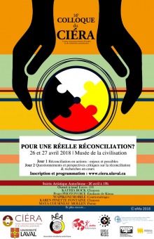 Affiche : deux mains noirs entourent un cercle à quatre couleurs souvent utilisé comme symbole de paix chez les Premières Nations modernes: noir blanc, jaune, rouge, pour représenter des couleurs de peau différentes, ensemble dans un cercle. De nombreux logos. Fond rayé de couleurs orange et vert.