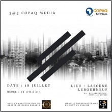 Affiche carrée sur fond blac avec paysage gris en dégradé d'une ville. Trois barres noires, en diagonal, au milieu. Logo : COPAQ (continent africain blanc sur cercle bleu), Kizomba, boulangerie Le goût du plaisir.