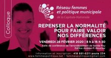 Affichette sur fond rose : photo d'une jeune femme, chemise et tailleur, cheveux attachés très proprement.