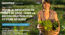 Affiche horizontale sur photo d'une jeune femme dans un grand jardin vert tenant un panier de légumes.